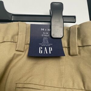 NWT Gap Men’s khaki pants, 36x32